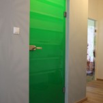 szklane drzwi do łazienki zielone